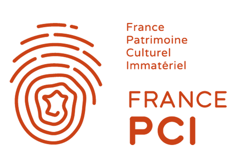 ffpps-logo-france-pci A woman standing in front of a brown wall